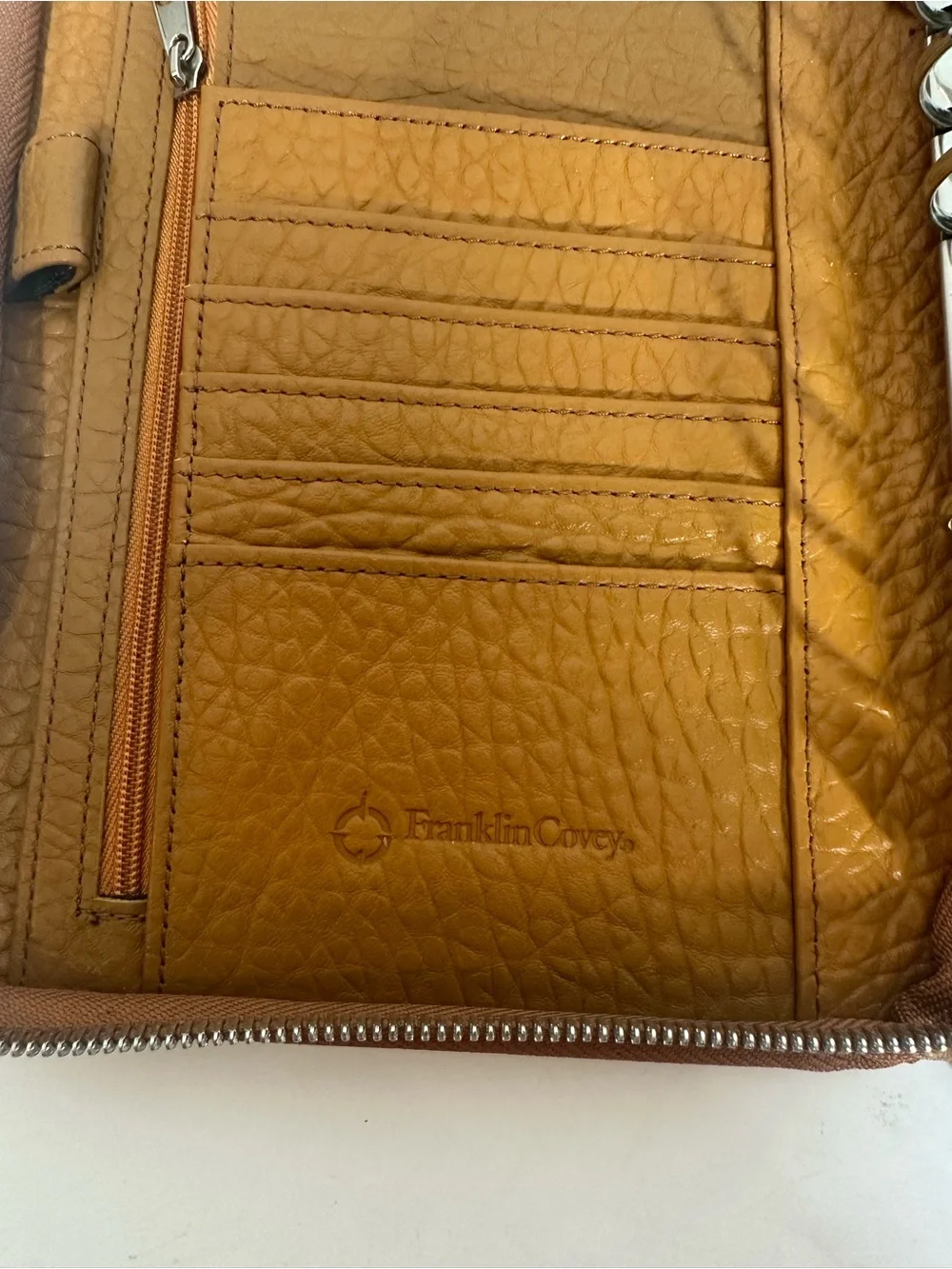 FRANKLIN COVEY Alex Saddle Pebbled Leather Zip Around 8 Ring Binder